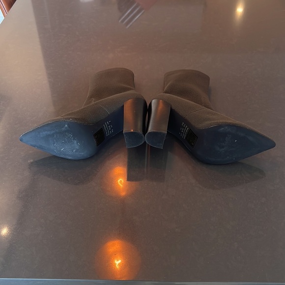 Unknown brand, knit sock, pointed toe, 4’ chunky heel, ankle booties, army green - Picture 6 of 10